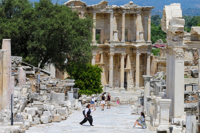 Efes Antik Kenti'nde aynı anda 650 ziyaretçi bulunabilecek